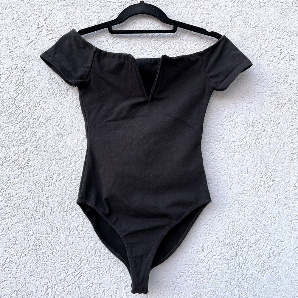 Black Short Sleeve Bodysuit with Wire ’V’